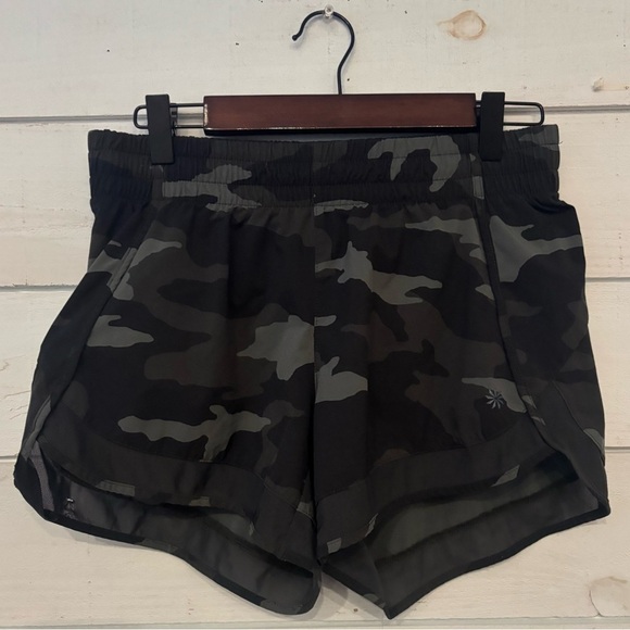 Athleta Mesh Racer Run Short 
Women's XS Black
Camouflage Print - Picture 11 of 11